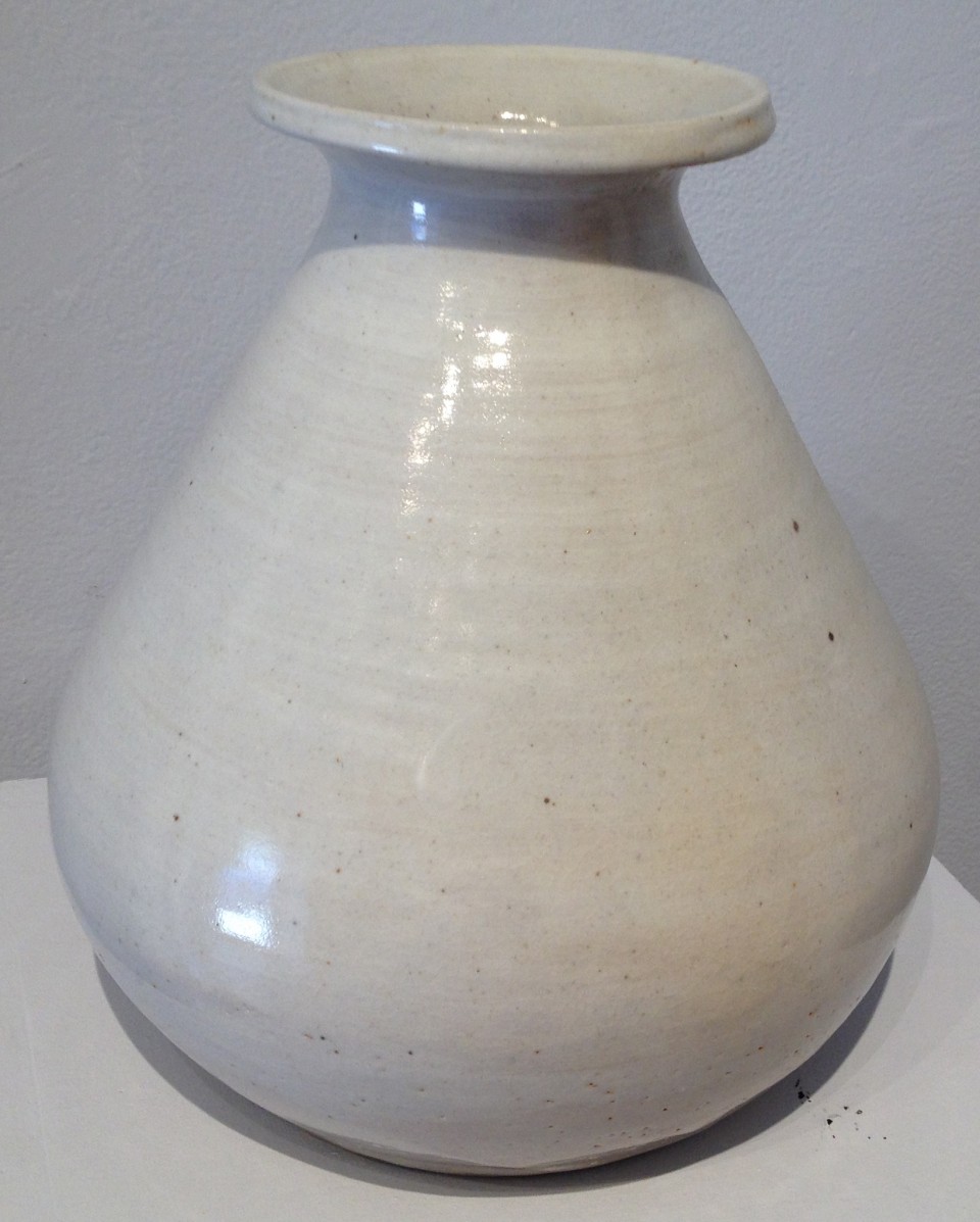 In-Chin Lee, Wide Base Jar, stoneware, 10 x 9 x 9