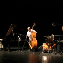Stephen Anderson Trio: Dan Davis and Jason Foureman Stephen Anderson Trio: Dan Davis and Jason Foureman
